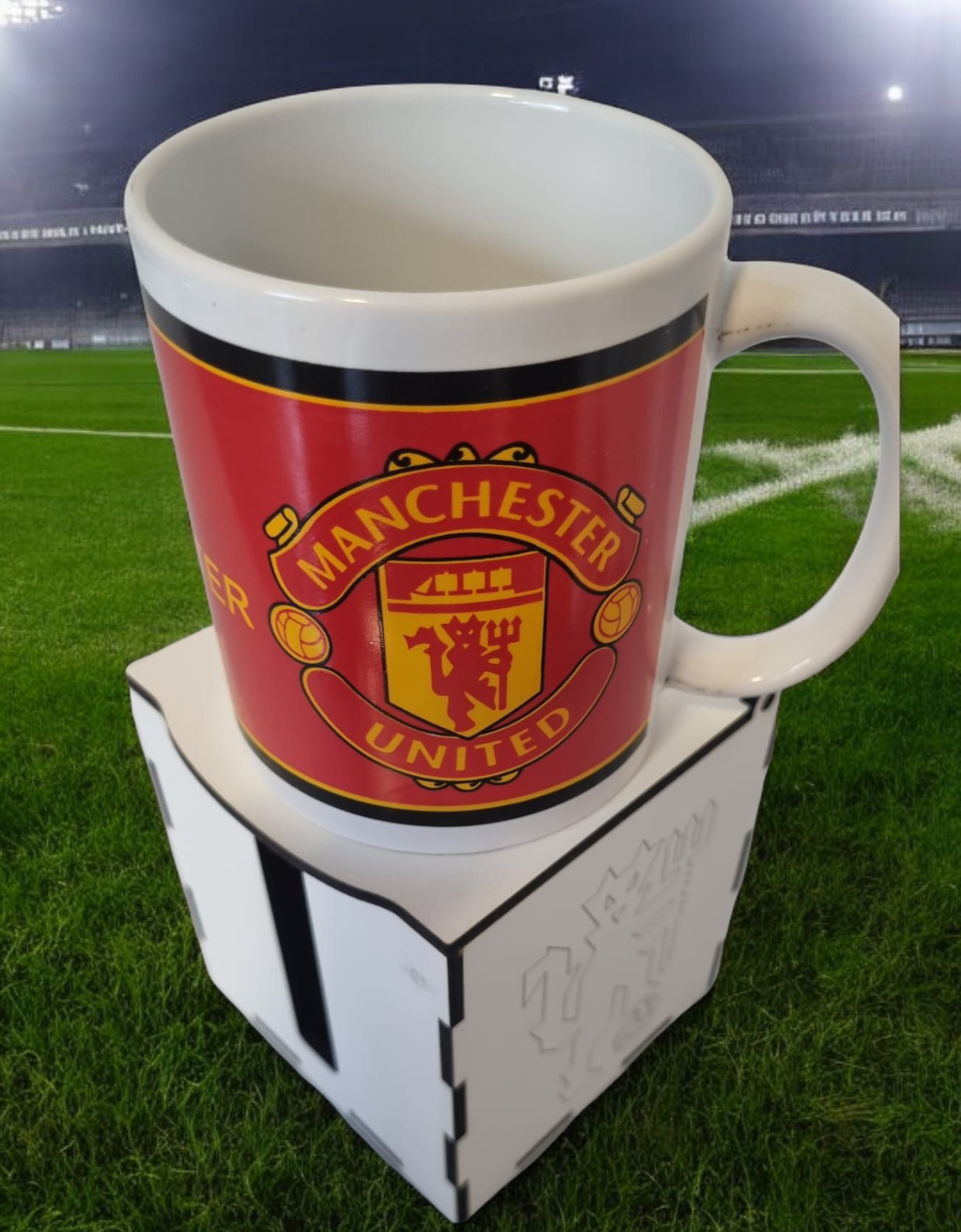 Man Utd box with cup